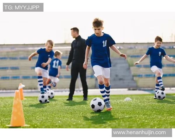 足球明星戴珍珠的时尚风采与魅力展示全景图片集